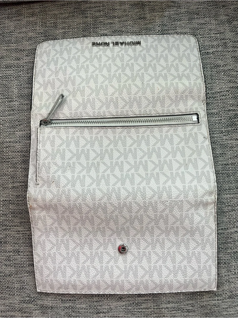 MICHAEL KORS Signature Continental Wallet in Light Beige